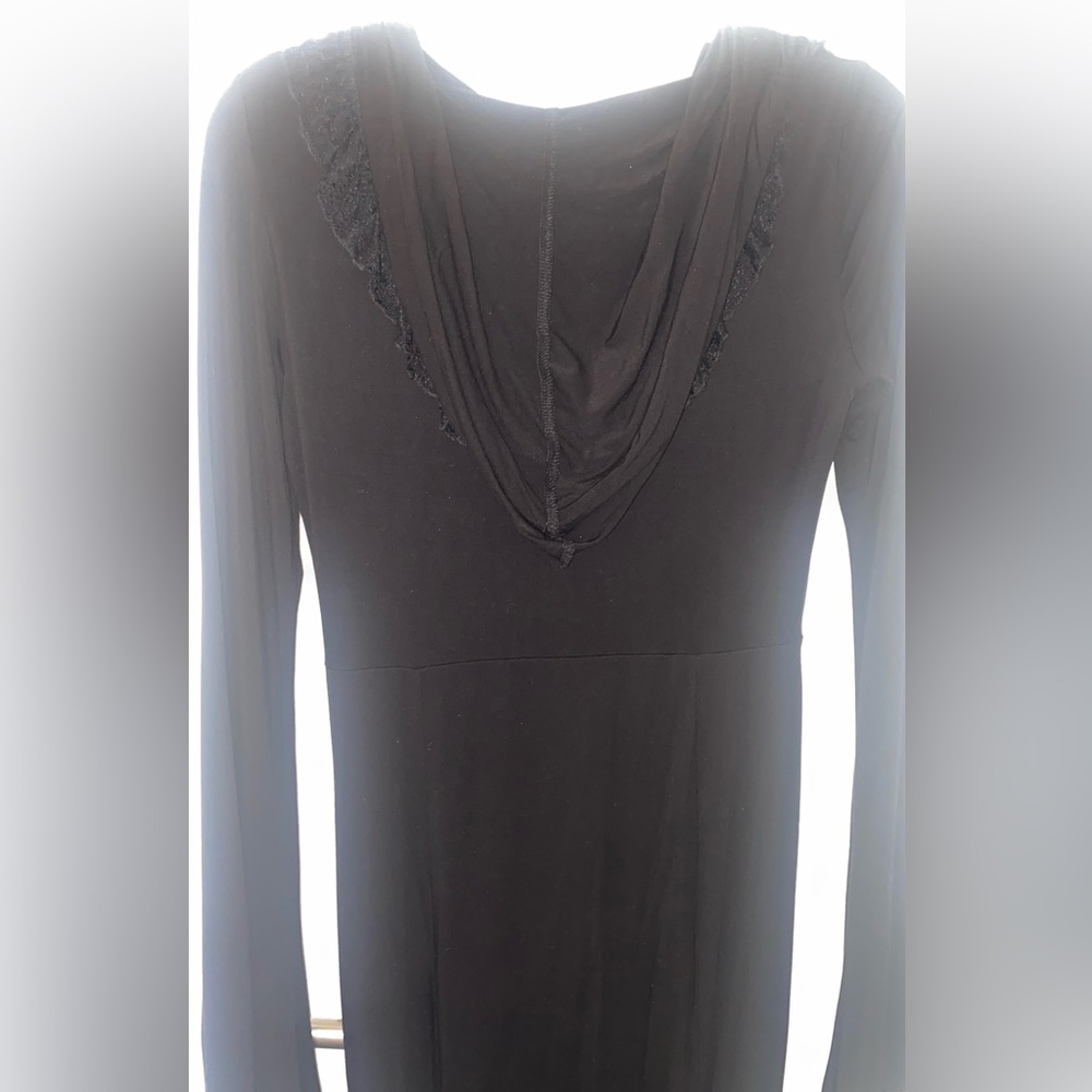 Elegant Black Lace Dress with Statement Sleeves - Picture 5 of 5